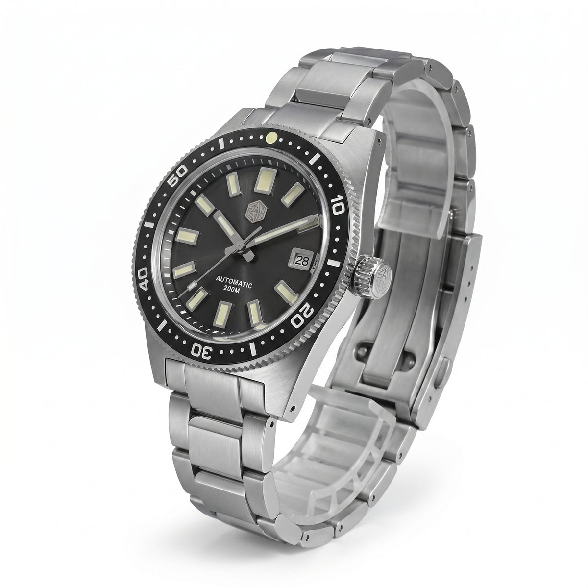 San Martin SN0007G_V4 - Automatic Diver Watch - Black Dial, three quarter view