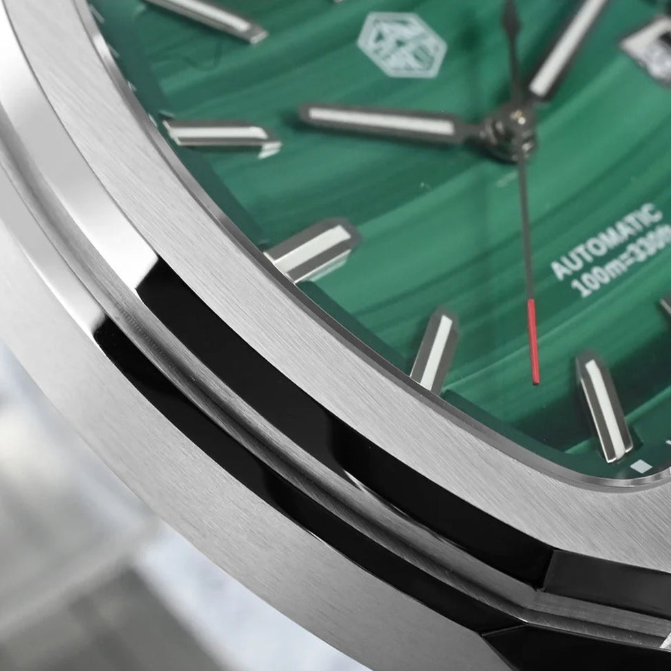 San Martin SN0145 - Autom - wood dial, close-up