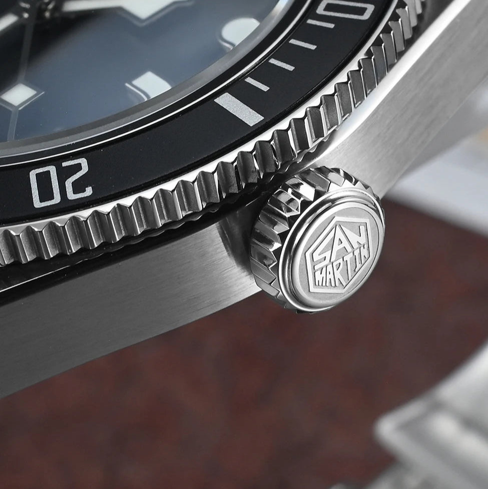 San Martin SN0008 - Autom - crown detail, bezel edge