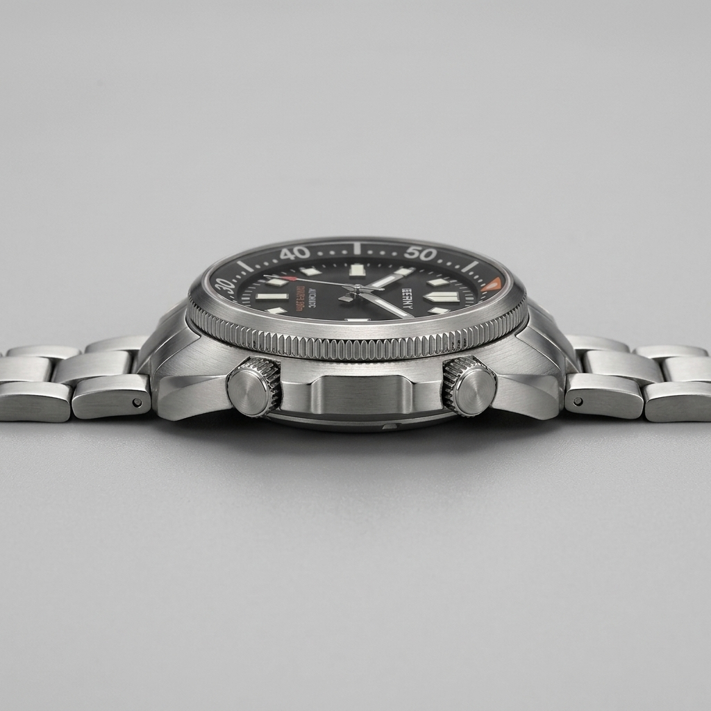 BERNY AM1970M - side profile case crown