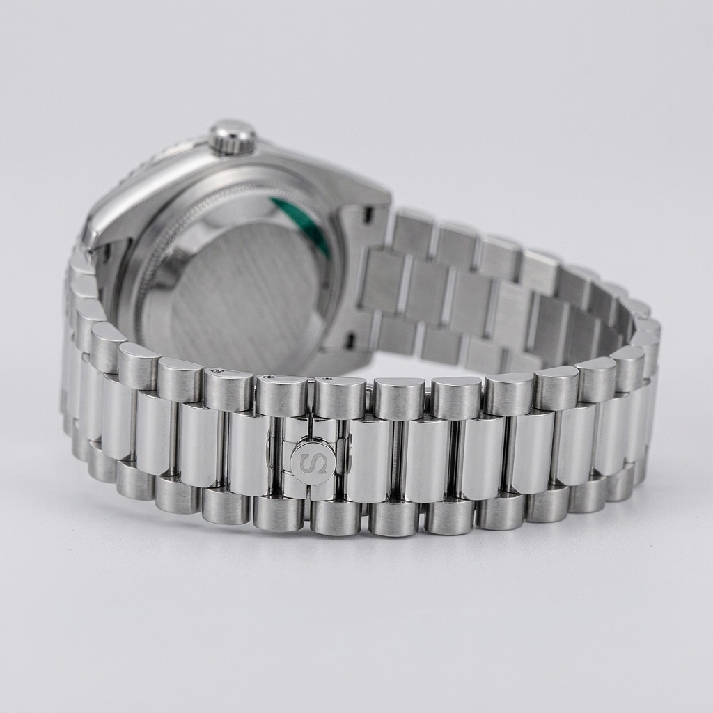 SUGESS S449 - strap and buckle detail