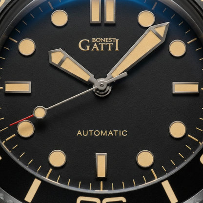BONEST GATTI BG8001 - Men - dial close-up hands