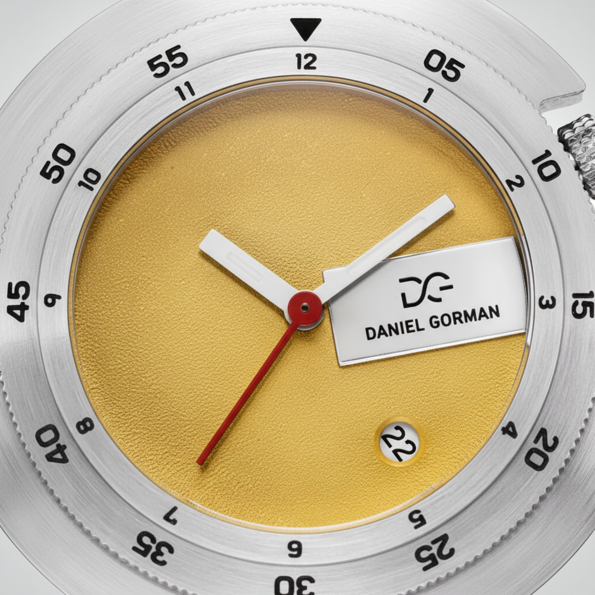 Daniel Gorman DG9317 - Qu - dial close-up, brand logo
