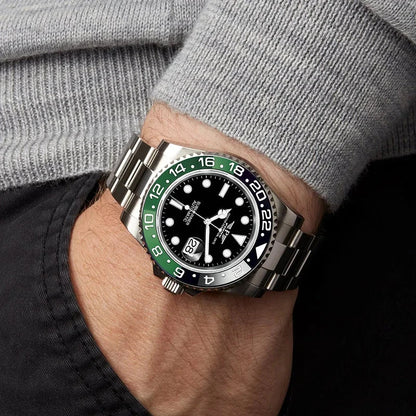 Man wearing PINDU 6510 Automatic Watch with green and black bezel on wrist