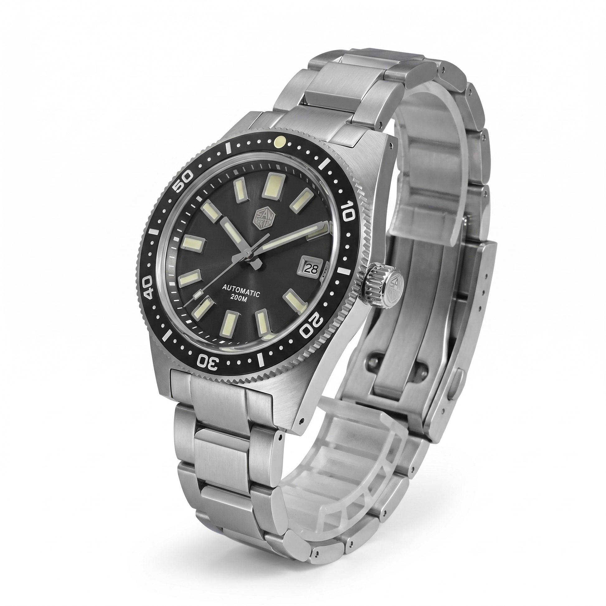 San Martin SN0007G_V4 - Automatic Diver Watch - Black Dial, three quarter view