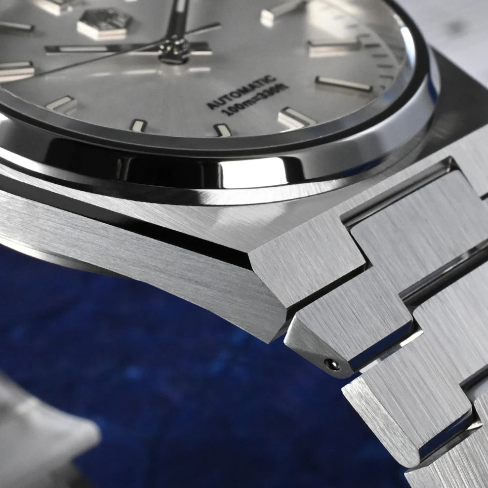 San Martin SN0023 – Men’s Automatic Watch – Bracelet Link Macro – Brushed 316L Stainless Finish