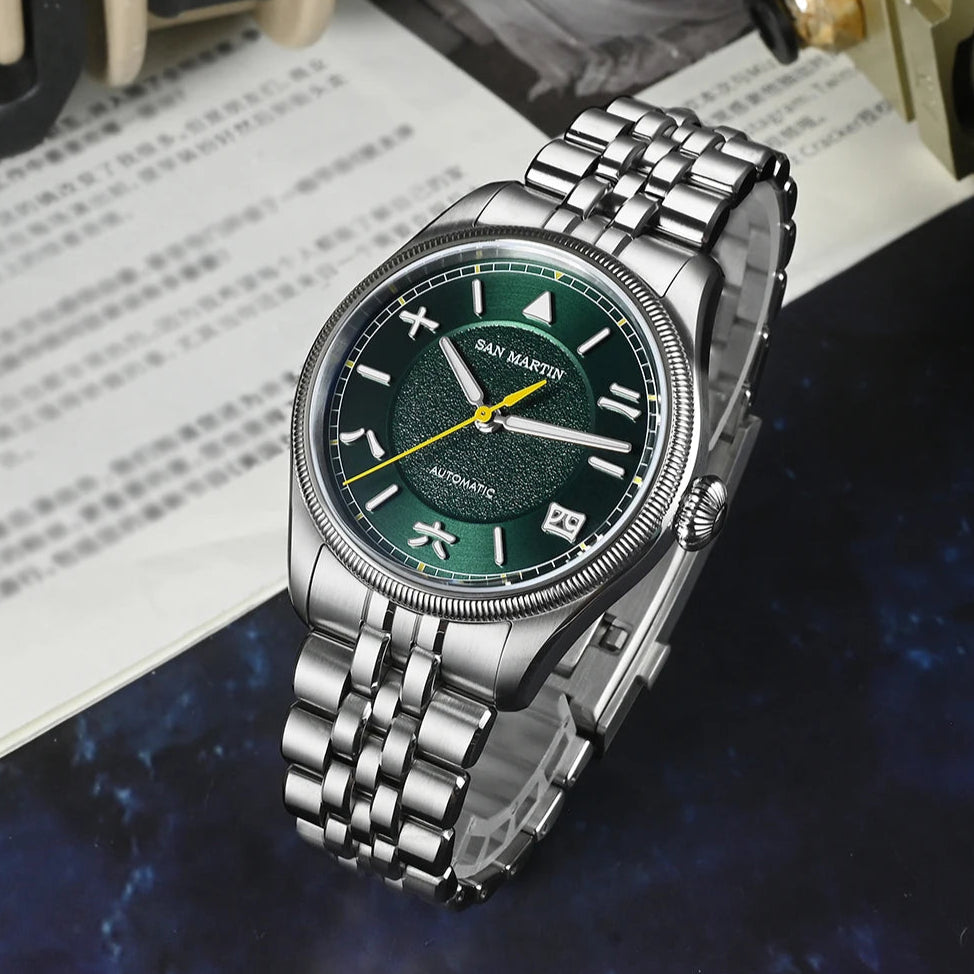 San Martin SN0033 – Men’s Pilot Automatic Watch – Emerald Green Dial – Stainless Steel Bracelet – Yellow Second Hand