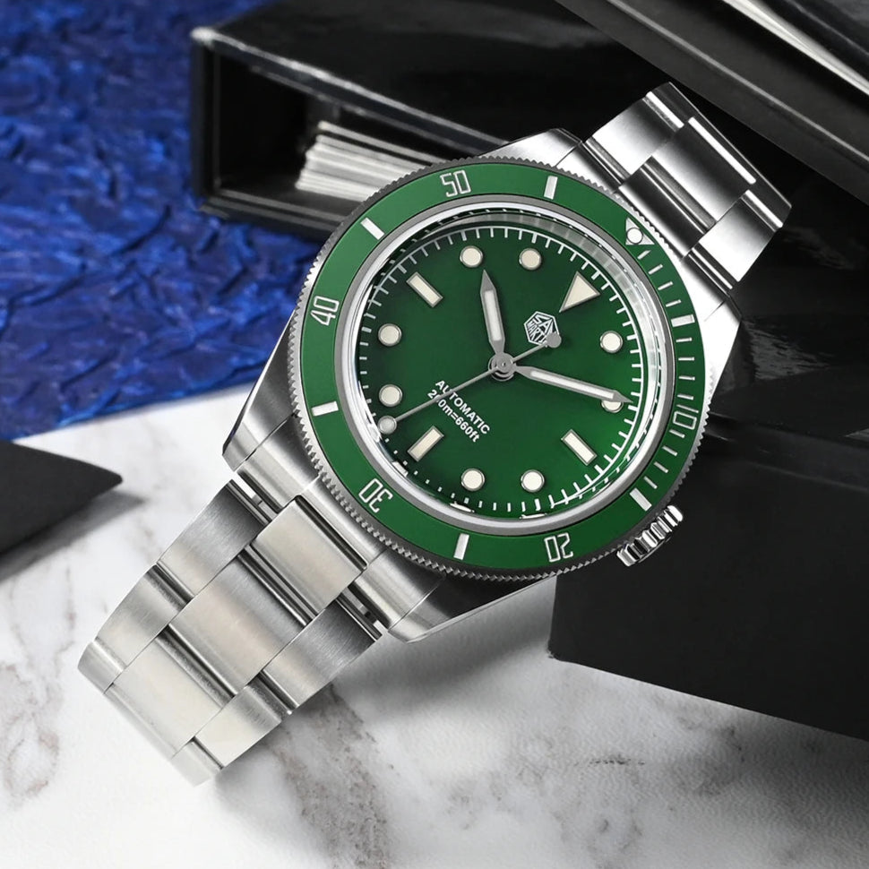 San Martin SN004 Green Automatic Dive Watch on Stainless Steel Bracelet – Vintage 6200 Design