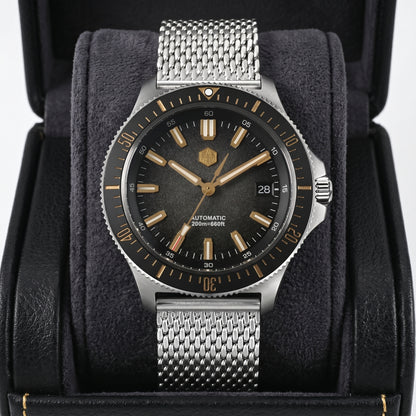 San Martin SN0118G - Watch with black dial and silver mesh band in a black box