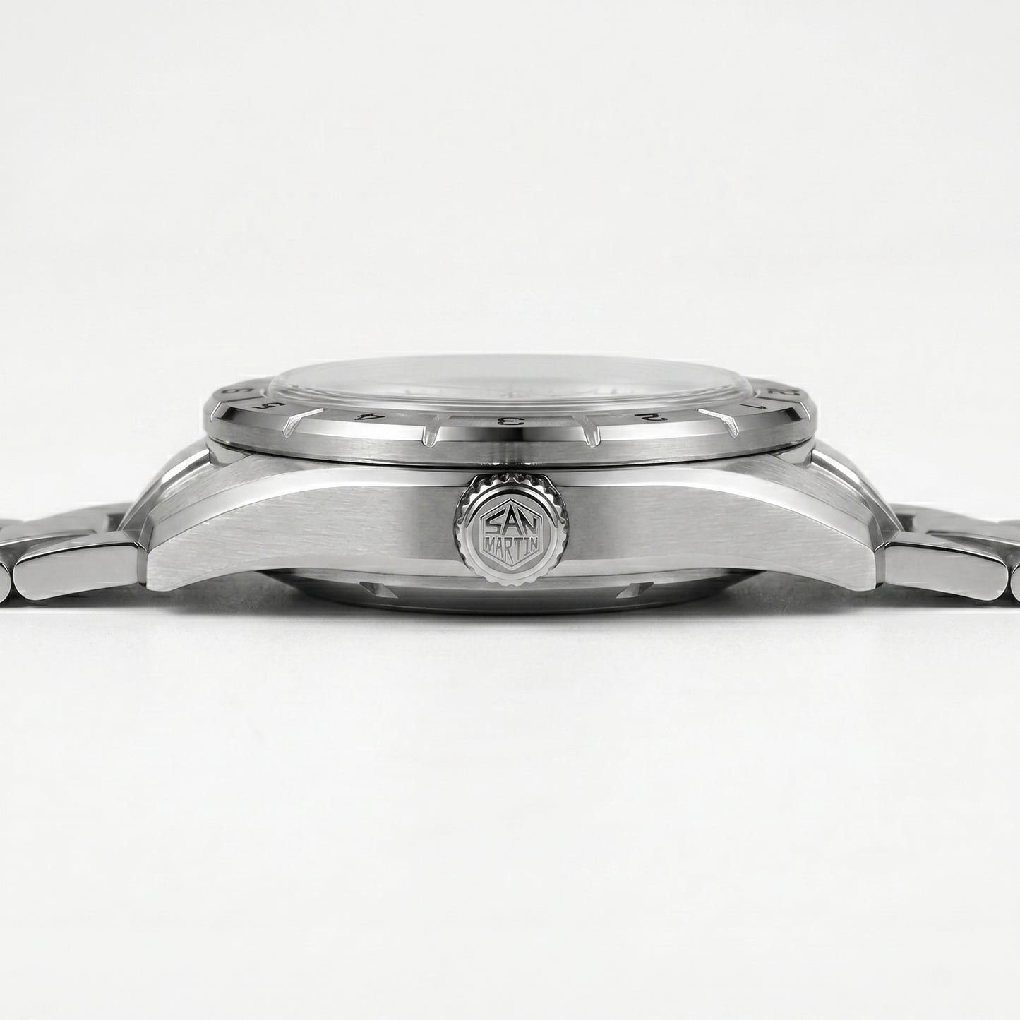 San Martin SN0130GB - Close-up of a silver watch side profile