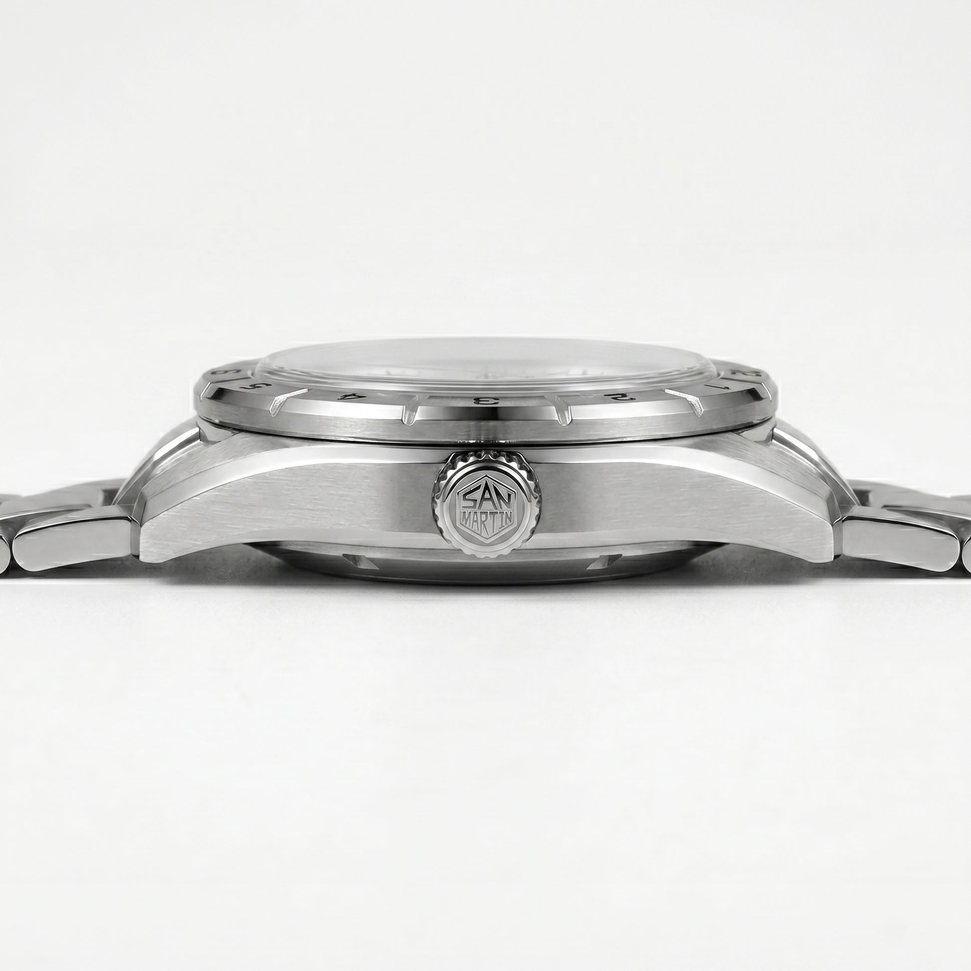 San Martin SN0130GB - Close-up of a silver watch side profile