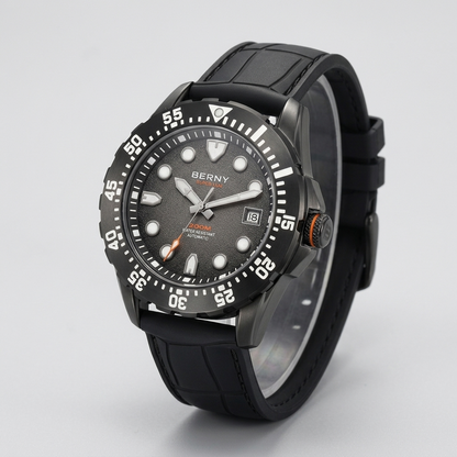 BERNY AM151M - three-quarter case view