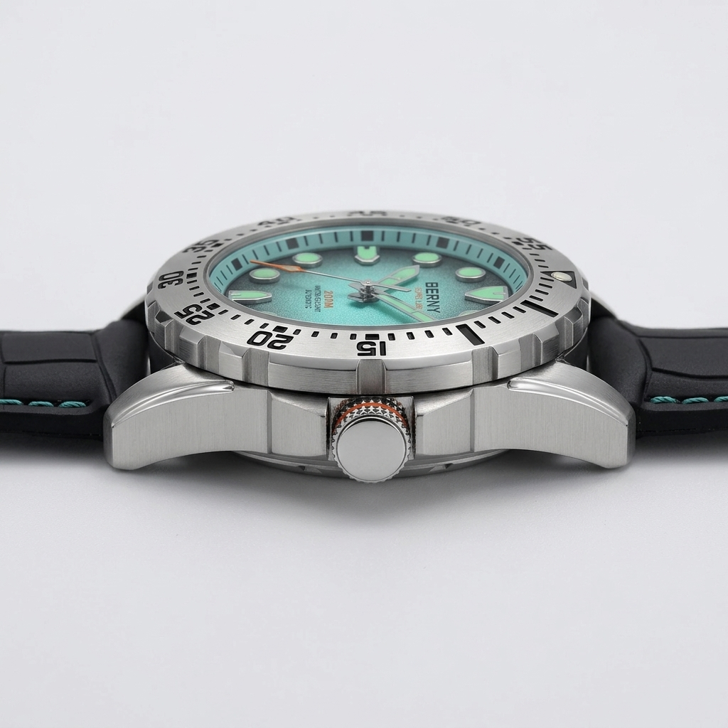 BERNY AM151M - side profile case crown