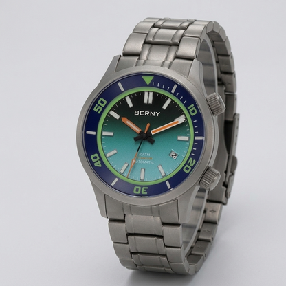 BERNY AMT149M - three-quarter case view