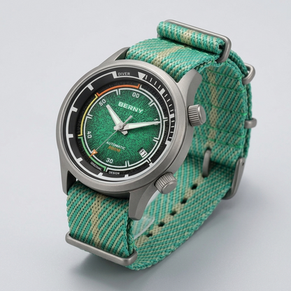 BERNY AMT159M - three-quarter case view