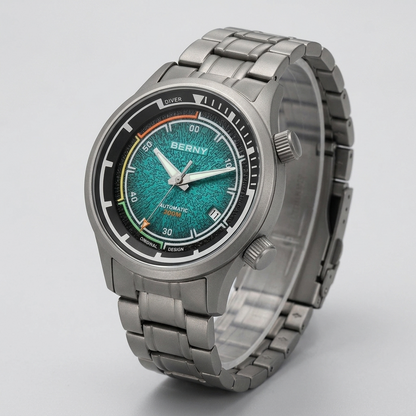 BERNY AMT159M - three-quarter case view