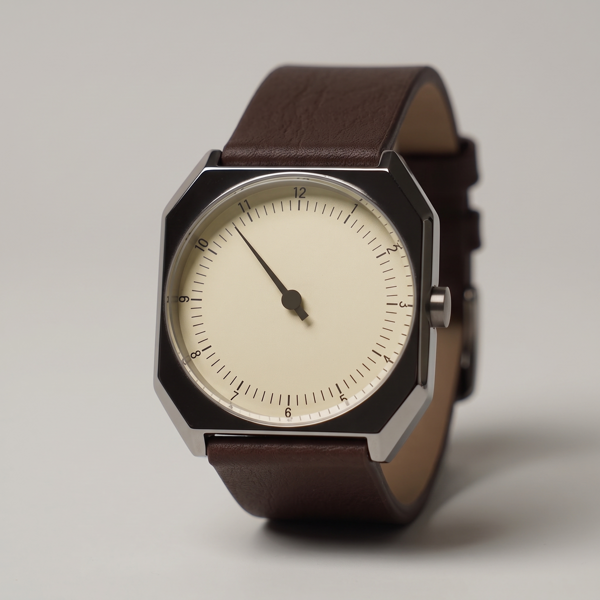 BREITVACHER HJ06 - three-quarter case view