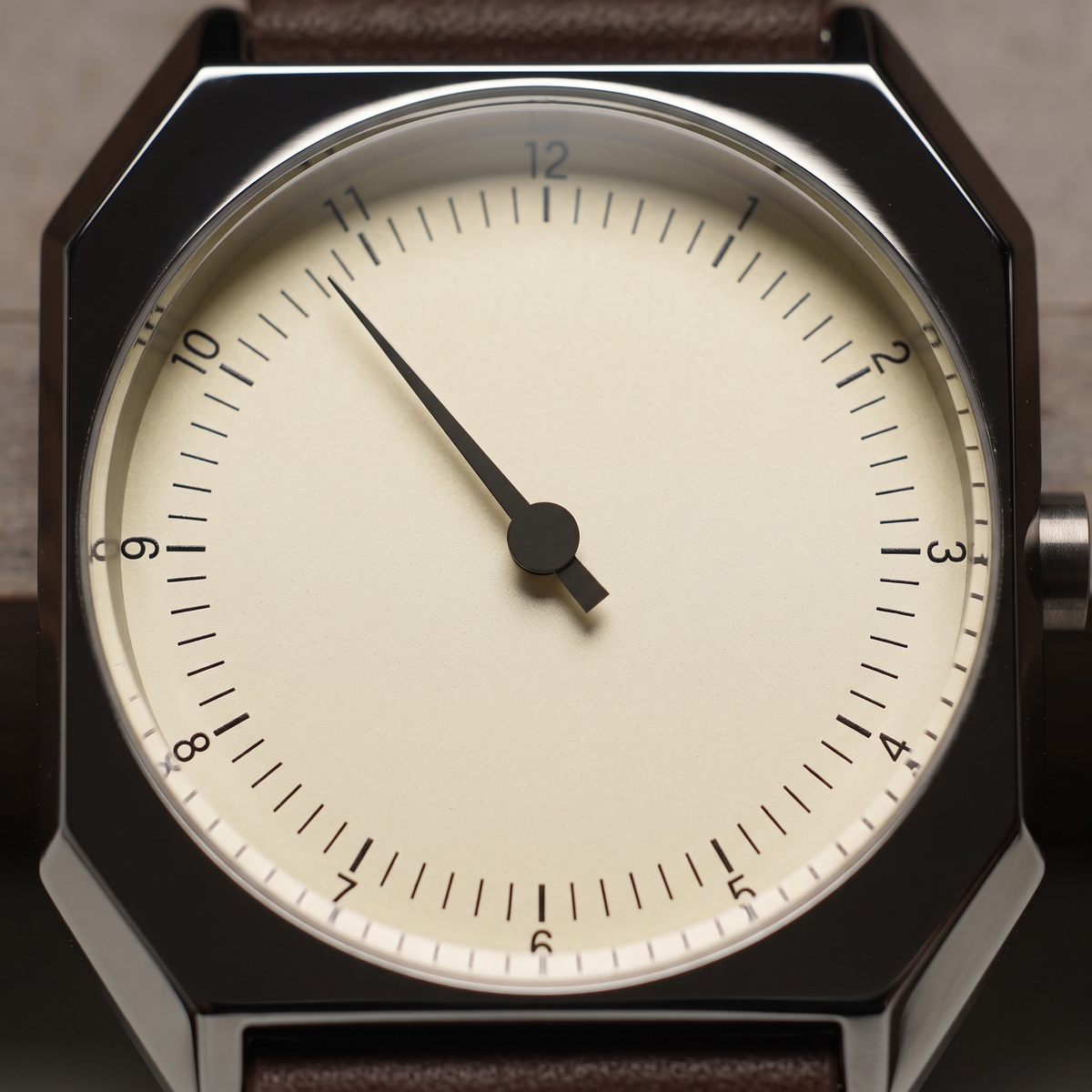 BREITVACHER HJ06 - dial macro detail