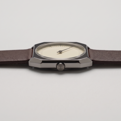 BREITVACHER HJ06 - side profile case crown