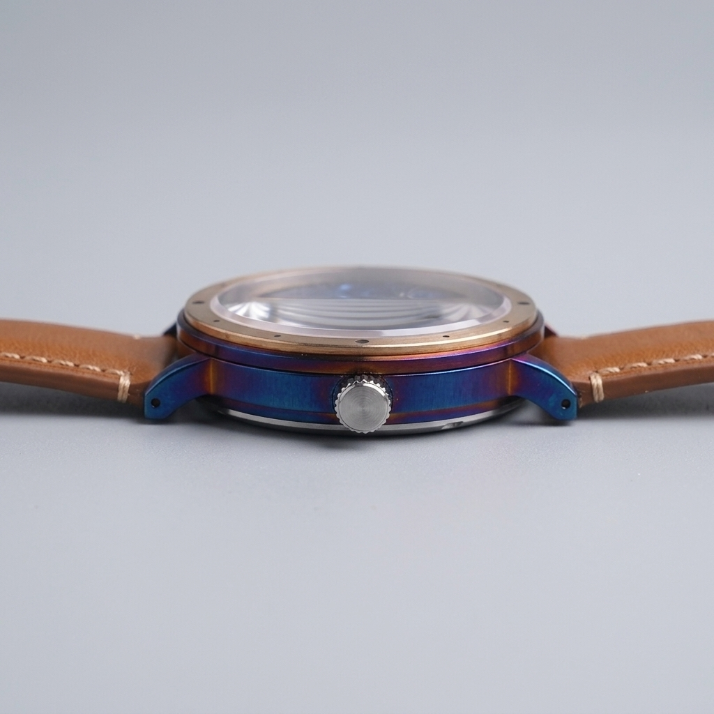 BREITVACHER Luna - side profile case crown