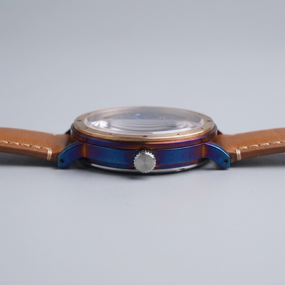 BREITVACHER Luna - side profile case crown
