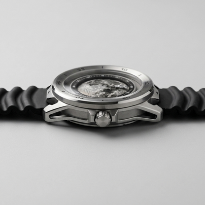 BREITVACHER Orbit - side profile case crown