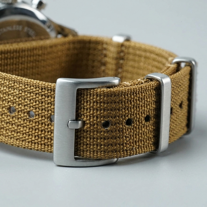 CADISEN C7066 - strap and buckle detail