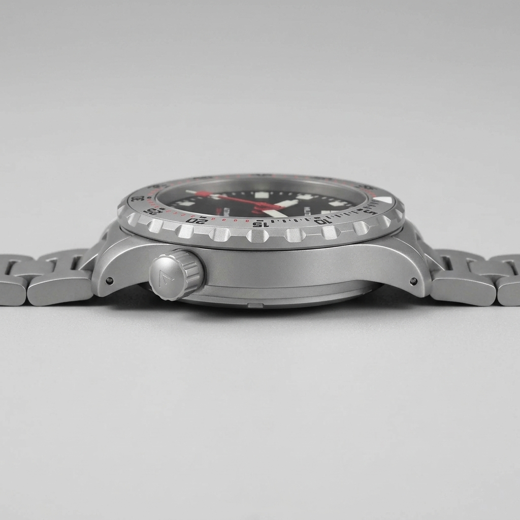 MILITADO ML20 - side profile case crown