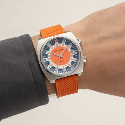 SEESTERN S471 - wrist shot lifestyle