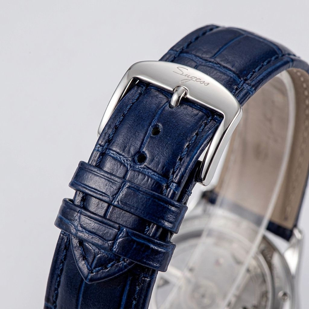 SUGESS 401B - strap and buckle detail